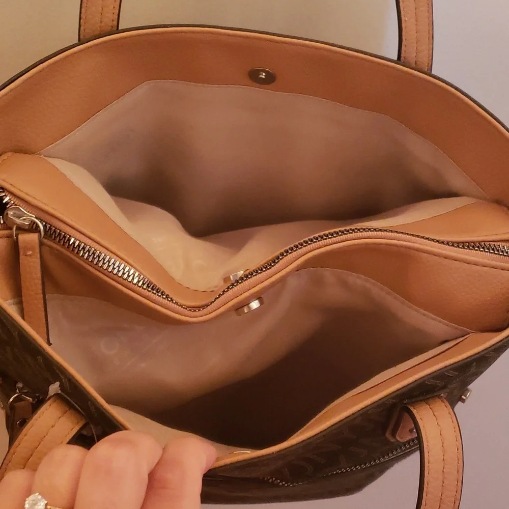 Jones New York Evalina Tote Bag - Picture 3 of 10